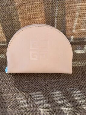 GIVENCHY pale pink perfume perfume mini bag.